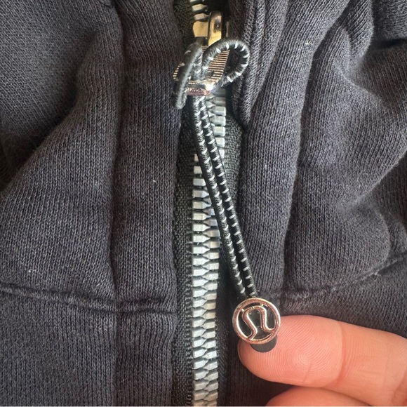 Lululemon Cropped Quarter Zip Hoodie Black Thumb Holes Scuba Style Pullover 2 - Picture 5 of 9